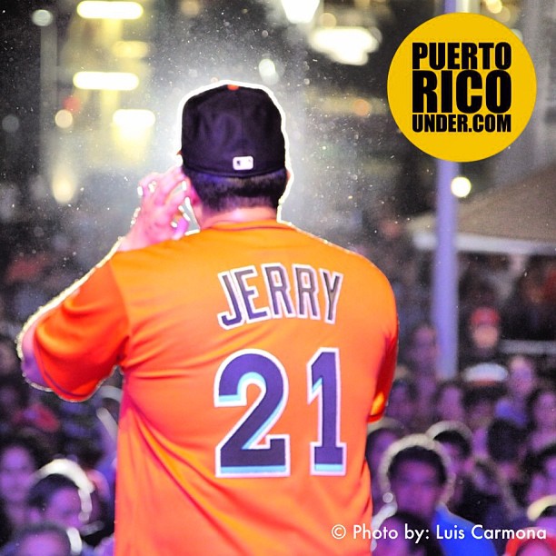 Jerry Rivera cantandole al su publico Marlins Park. @jerryrivera @puertoricounder @luiscarmona