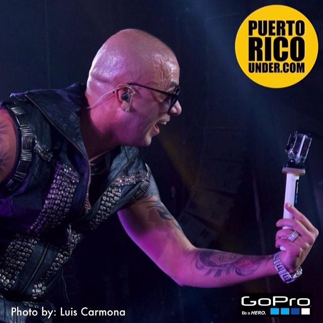 #wisin playing with a @gopro @puertoricounder @luiscarmona @wisingram #lacopadetodos @cocacolamx #mexico