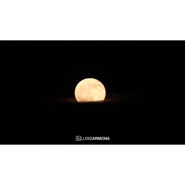 MIAMI FULL MOON: TRAVEL VLOG - WATCH FULL VIDEO IN BIO. SUBSCRIBE IF YOU LIKE AND ? IF YOU LIKE #travel #fullmoon #miami #vlog #youtube #photography #instagram #twitter #facebook #luiscarmona #letusdotheworkforyou #puertoricounder @letusdotheworkforyou @puertoricounder @luiscarmona @leolopez77